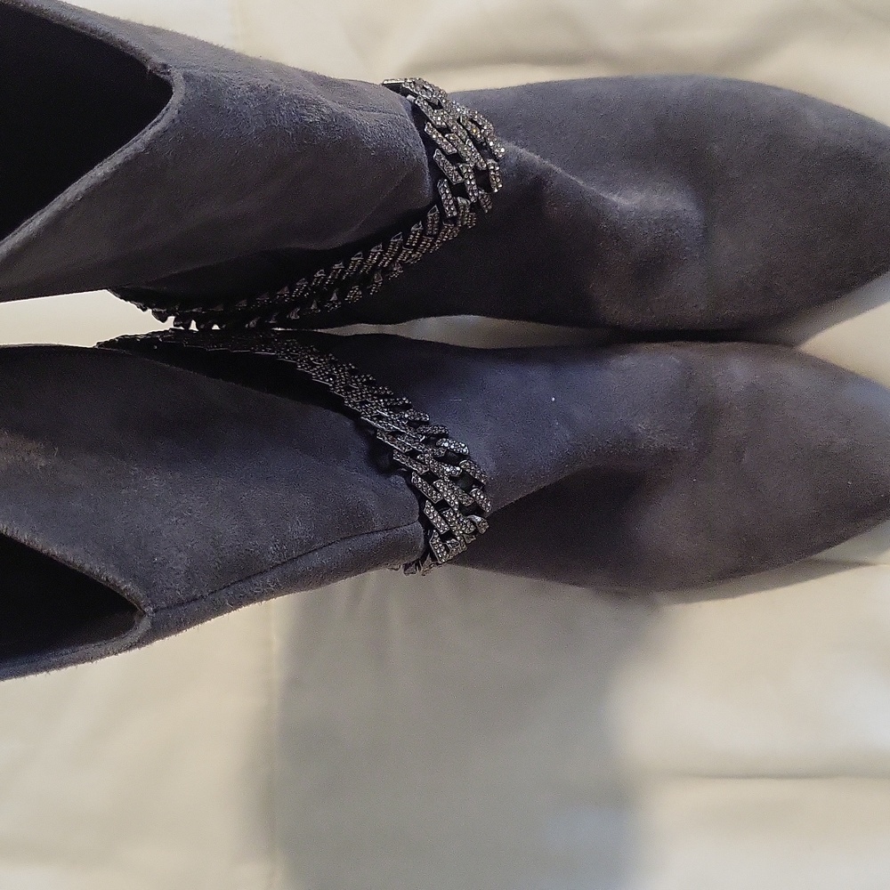 Elegant Gray Suede Women's Boots - Picture 3 of 3